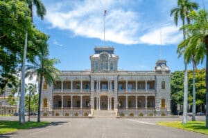 outside of iolani palace honolulu oahu