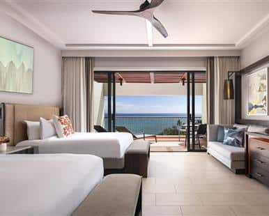 Hotel room with 2 beds